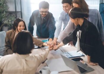 La colaboración estratégica se consolida como clave para construir equipos resilientes en la industria farmacéutica